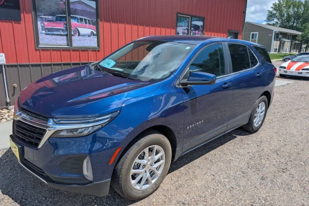 2022 Chevrolet Equinox LT photo 1