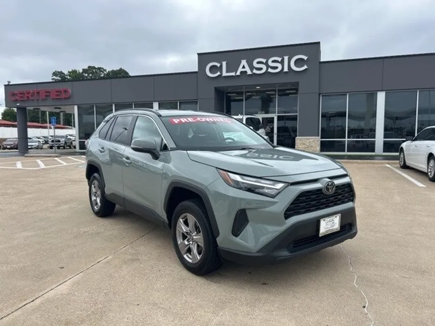 2023 Toyota RAV4 XLE photo 1