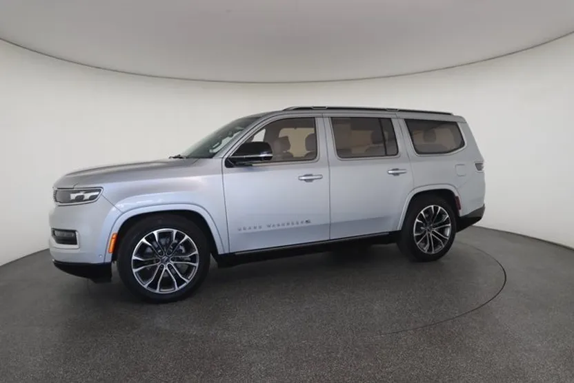 2023 Jeep Grand Wagoneer III photo 1