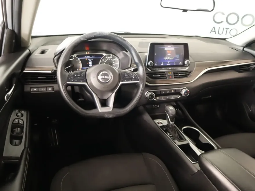 2024 Nissan Altima 2.5 SV photo 1
