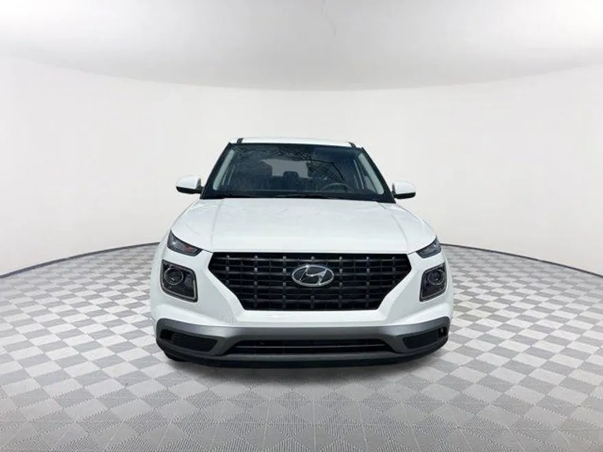 2025 Hyundai Venue SE photo 1