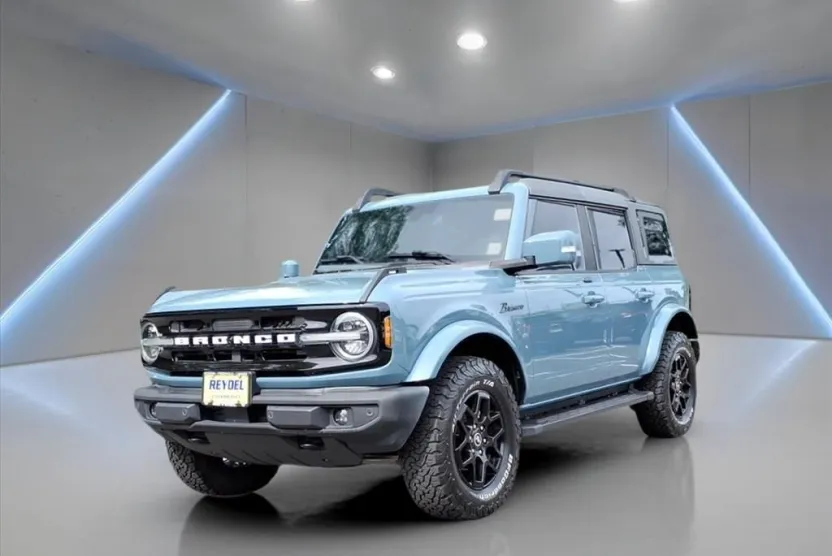 2021 Ford Bronco Outer Banks photo 1