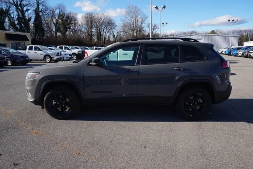 2023 Jeep Cherokee Altitude Lux photo 1