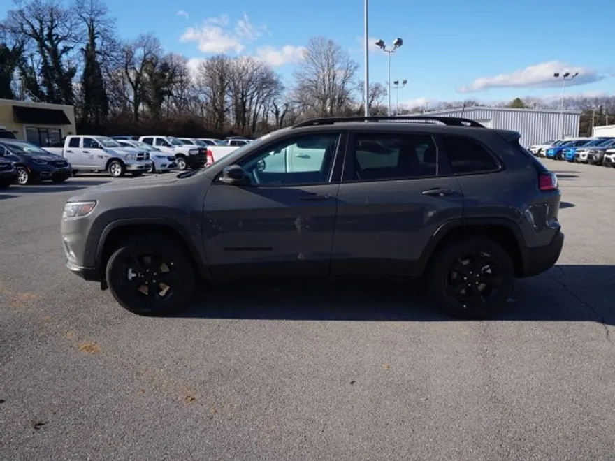 2023 Jeep Cherokee Altitude Lux photo 1