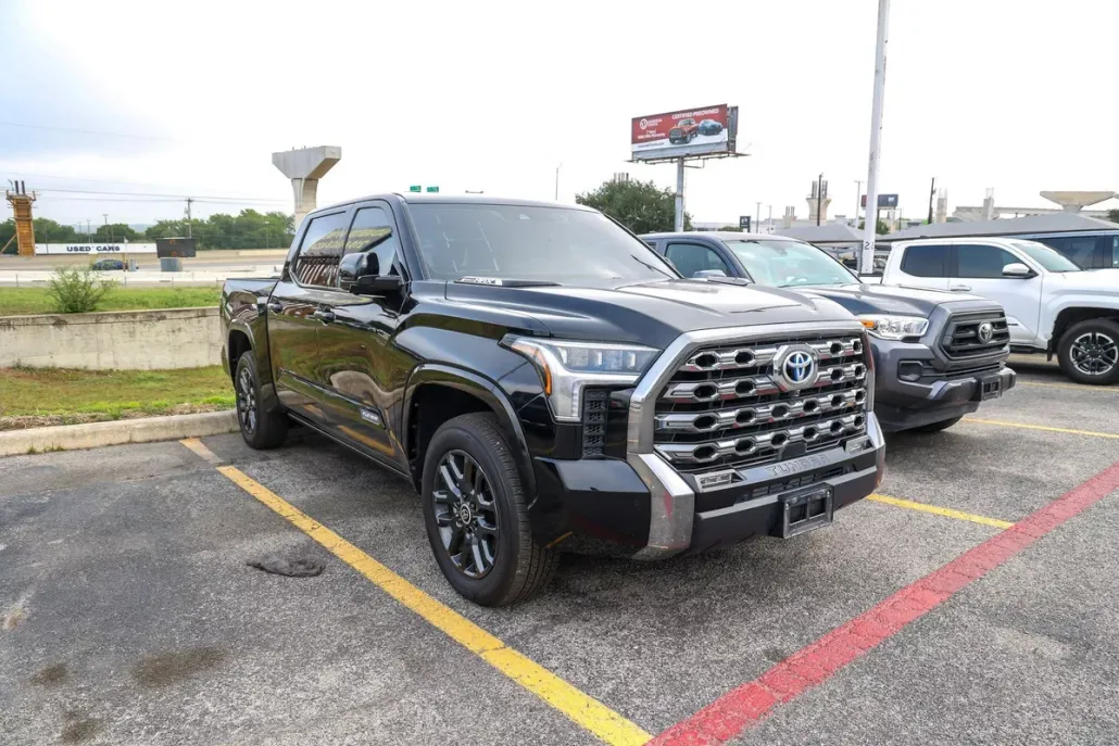 2024 Toyota Tundra Platinum photo 1