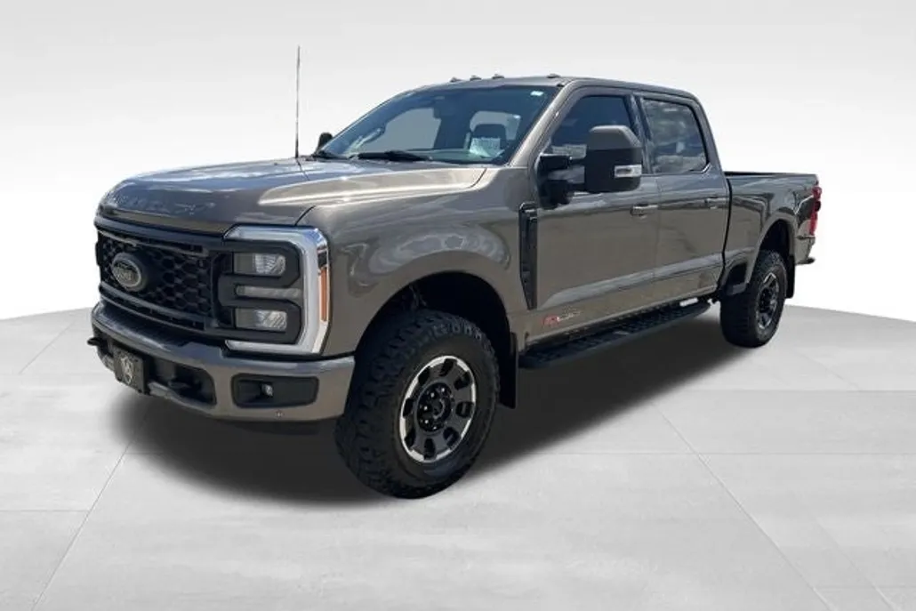 2023 Ford F-350 Lariat photo 1
