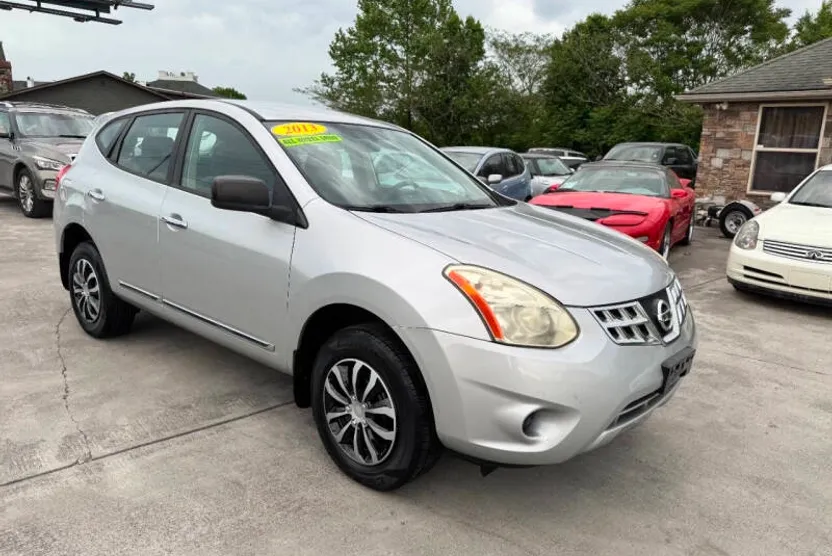 2013 Nissan Rogue S photo 1
