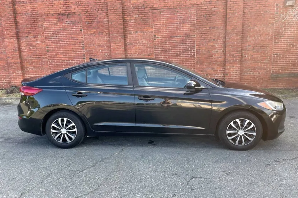 2017 Hyundai Elantra SE photo 1