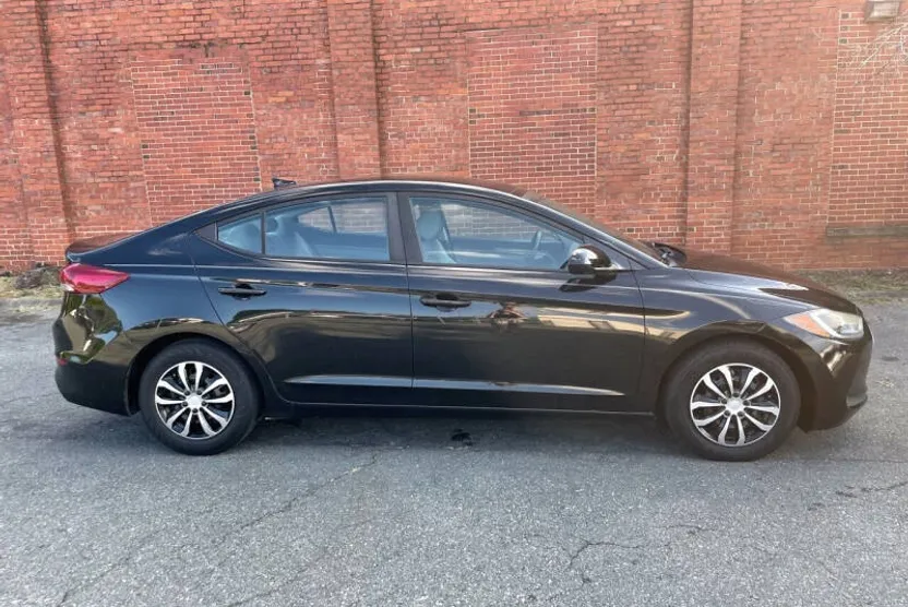 2017 Hyundai Elantra SE photo 1
