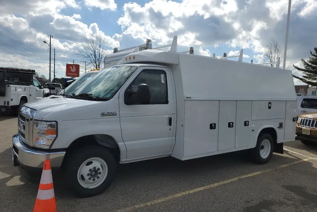 2025 Ford E-350 Base photo 1