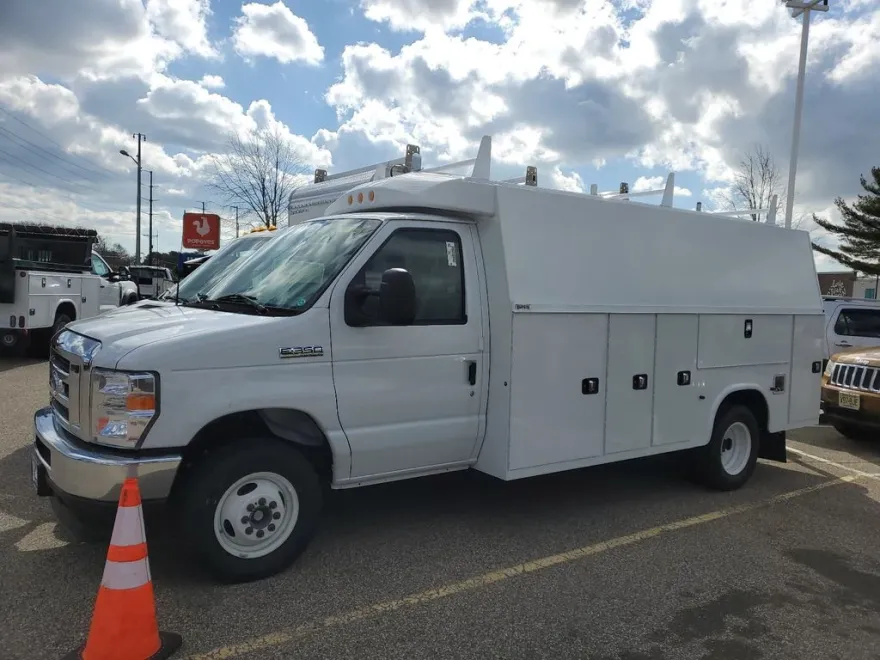 2025 Ford E-350 Base photo 1