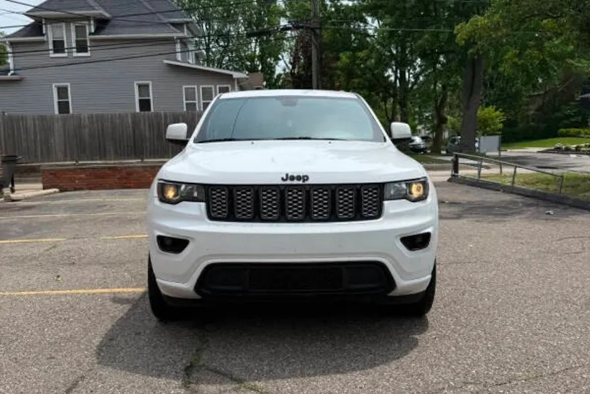2020 Jeep Grand Cherokee Altitude photo 1