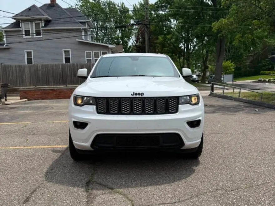 2020 Jeep Grand Cherokee Altitude photo 1