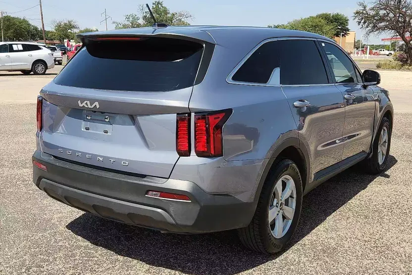 2022 Kia Sorento LX photo 1