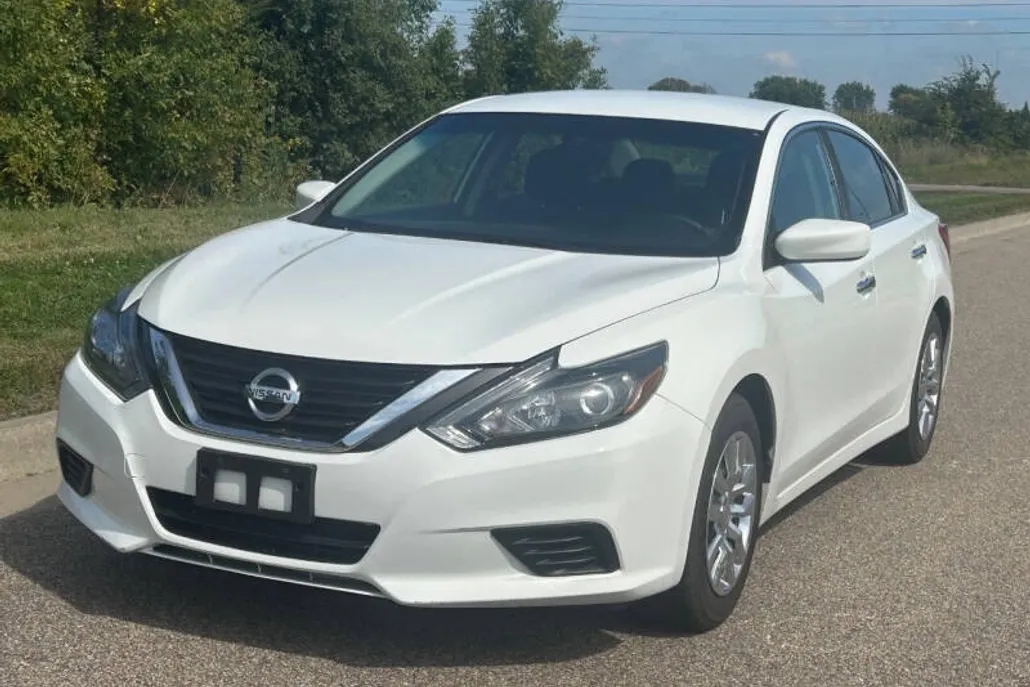 2016 Nissan Altima 2.5 photo 1
