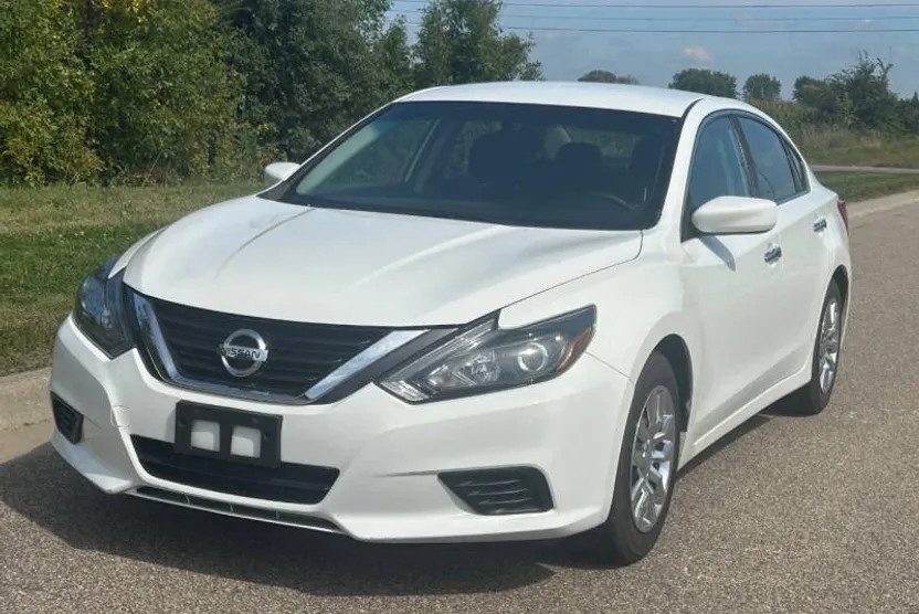 2016 Nissan Altima 2.5 photo 1