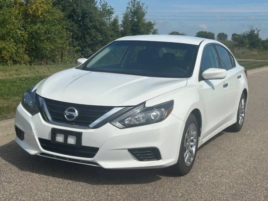 2016 Nissan Altima 2.5 photo 1