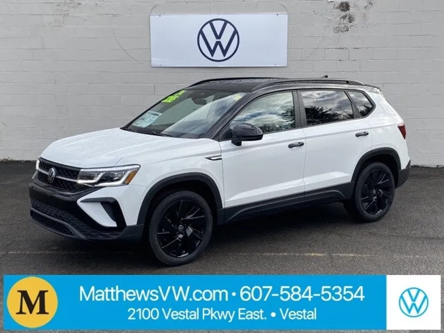 2024 Volkswagen Taos SE photo 1