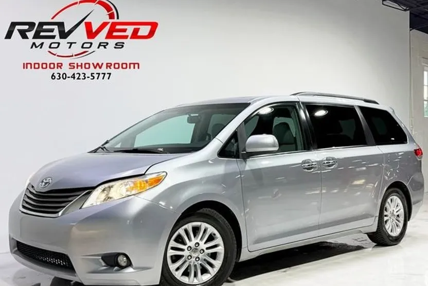 2011 Toyota Sienna XLE photo 1
