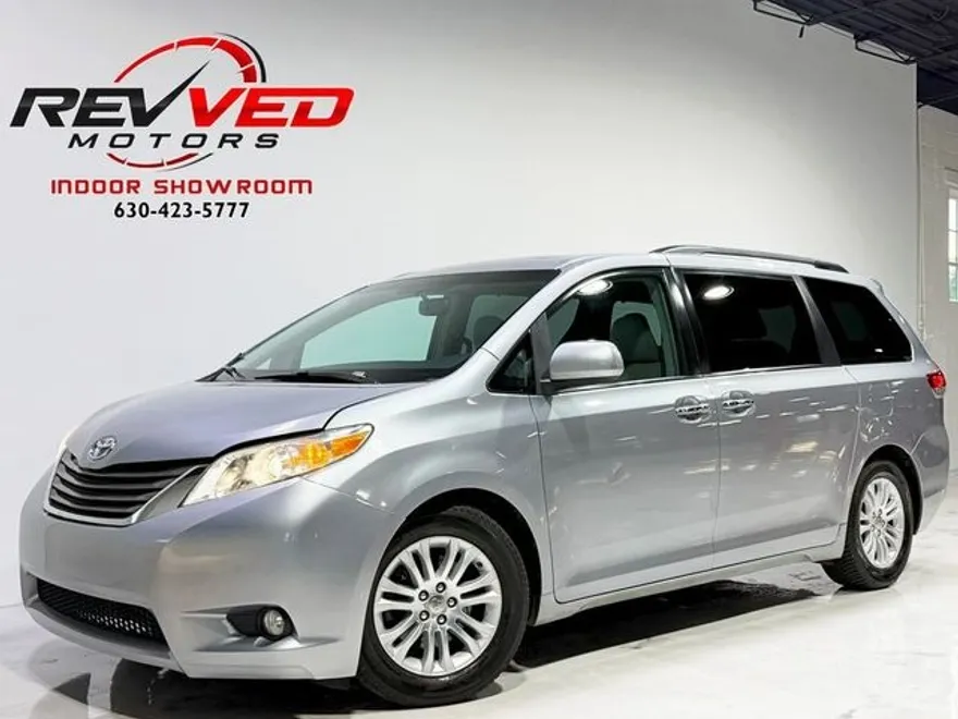 2011 Toyota Sienna XLE photo 1