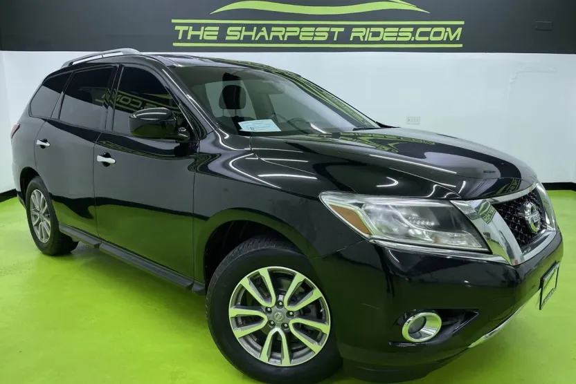 2016 Nissan Pathfinder SV photo 1