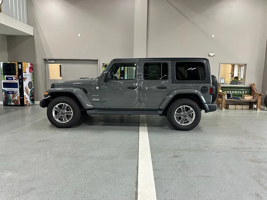 2021 Jeep Wrangler Unlimited Sahara photo 1
