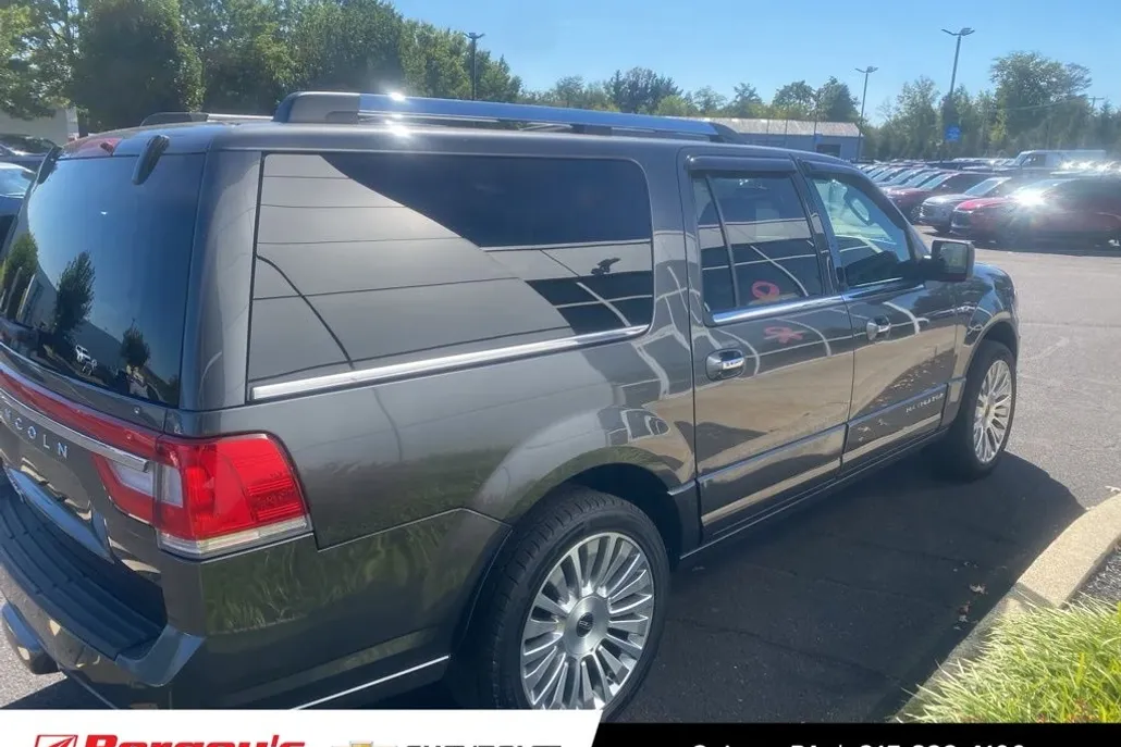 2017 Lincoln Navigator Select photo 1