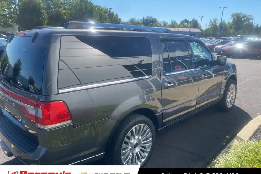 2017 Lincoln Navigator Select photo 1