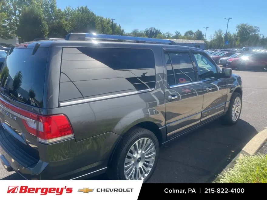 2017 Lincoln Navigator Select photo 1