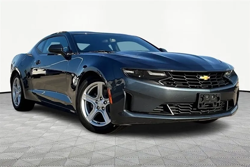 2023 Chevrolet Camaro 1LT photo 1