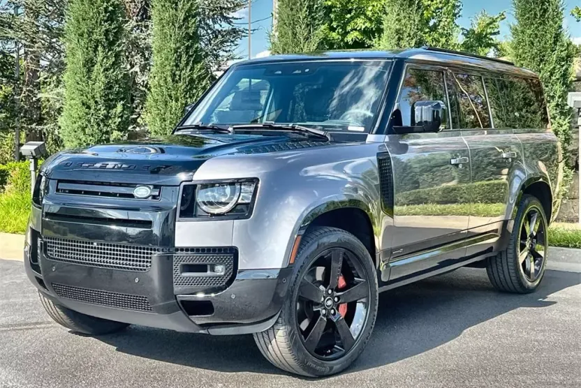 2024 Land Rover Defender 130 X photo 1