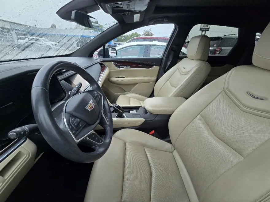 2017 Cadillac XT5 Luxury photo 1