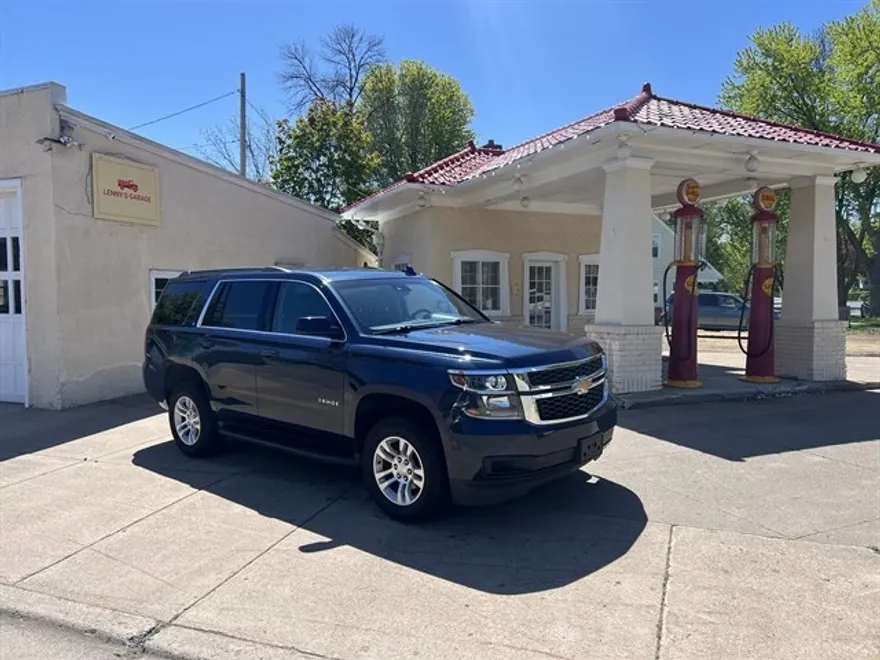 2017 Chevrolet Tahoe LT photo 1