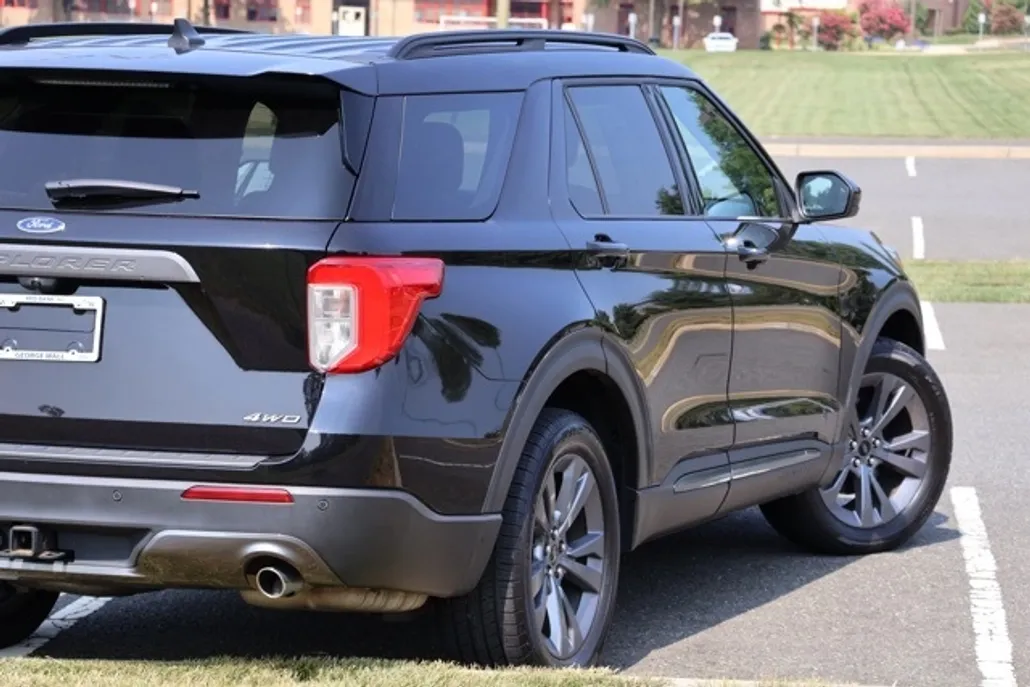 2022 Ford Explorer XLT photo 1