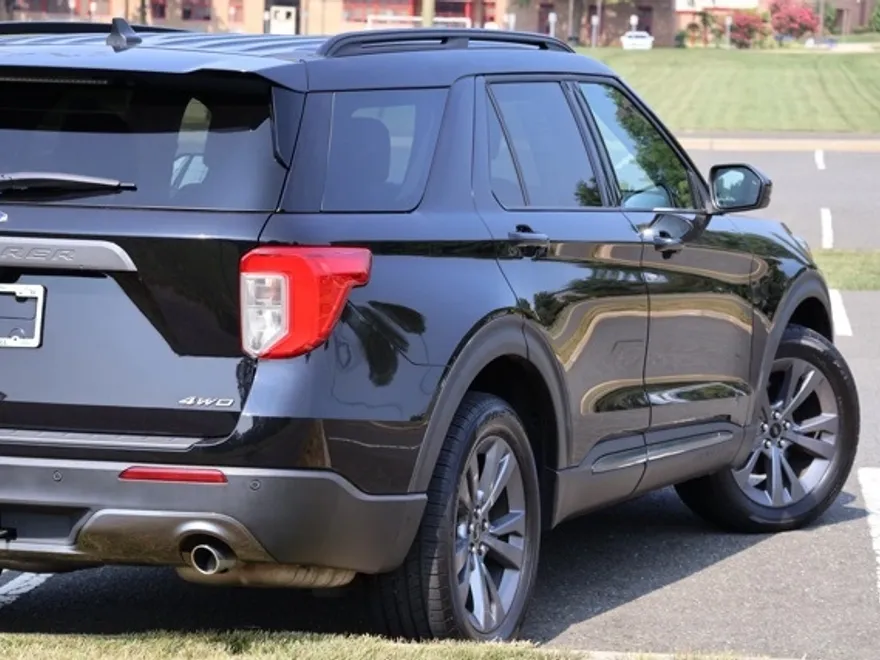 2022 Ford Explorer XLT photo 1