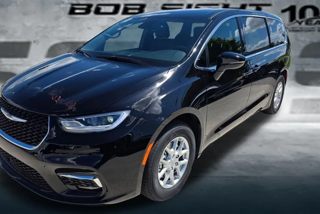 2025 Chrysler Pacifica photo 1