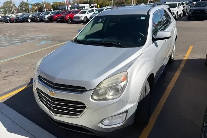2017 Chevrolet Equinox LT photo 1