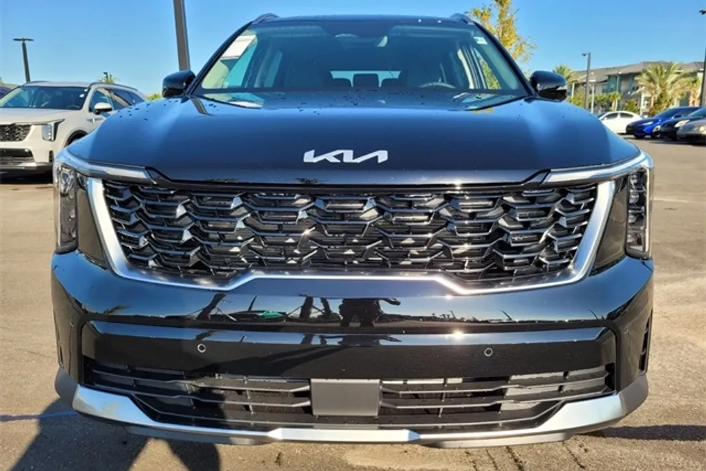 2025 Kia Sorento S photo 1