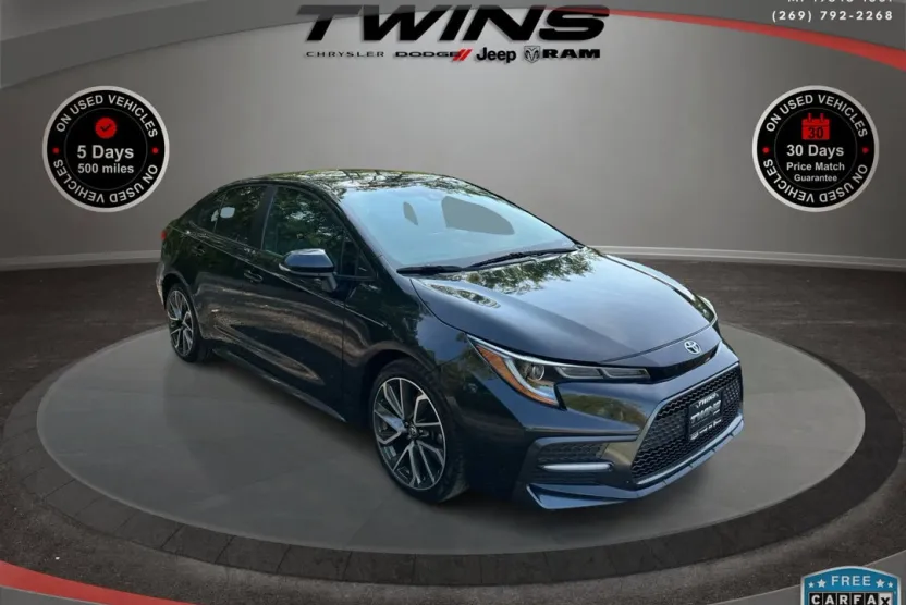 2021 Toyota Corolla LE photo 1