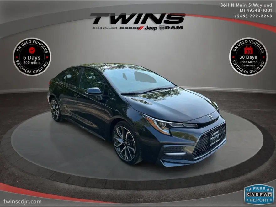 2021 Toyota Corolla LE photo 1