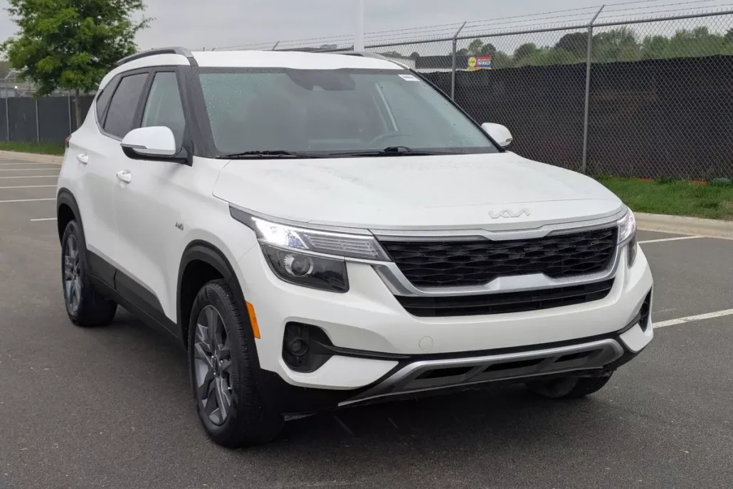 2023 Kia Seltos S photo 1