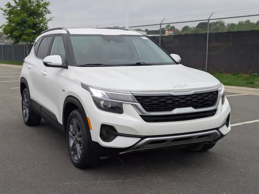 2023 Kia Seltos S photo 1