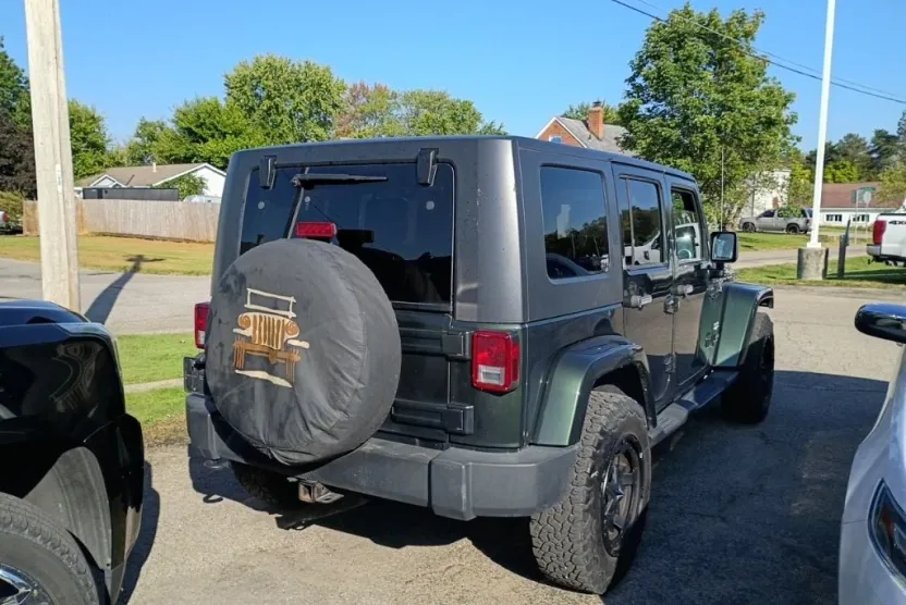2010 Jeep Wrangler Unlimited Sahara photo 1