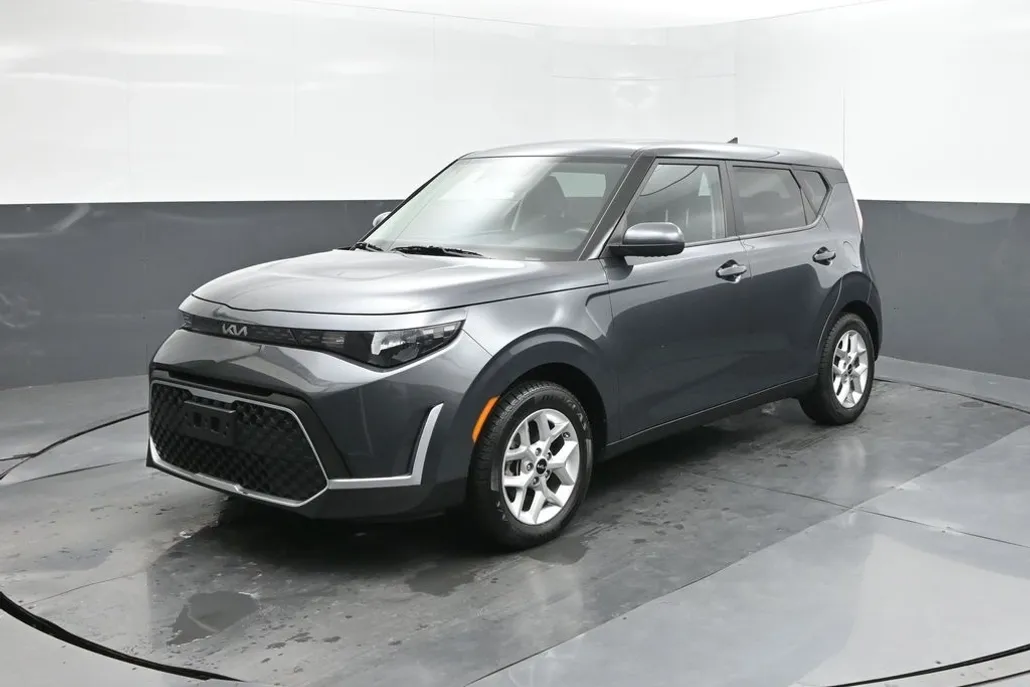 2023 Kia Soul LX photo 1