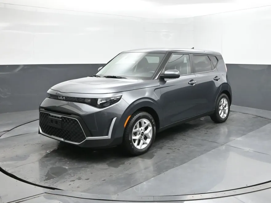 2023 Kia Soul LX photo 1