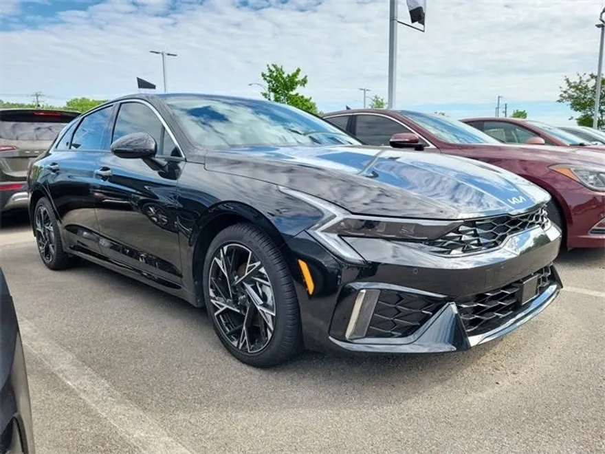 2025 Kia K5 GT-Line photo 1
