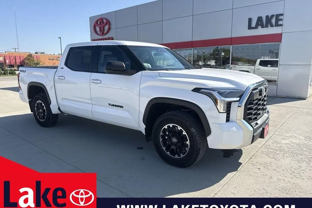 2026 Toyota Tundra SR5 CrewMax photo 1