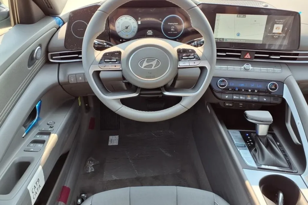 2025 Hyundai Elantra SEL Convenience photo 1