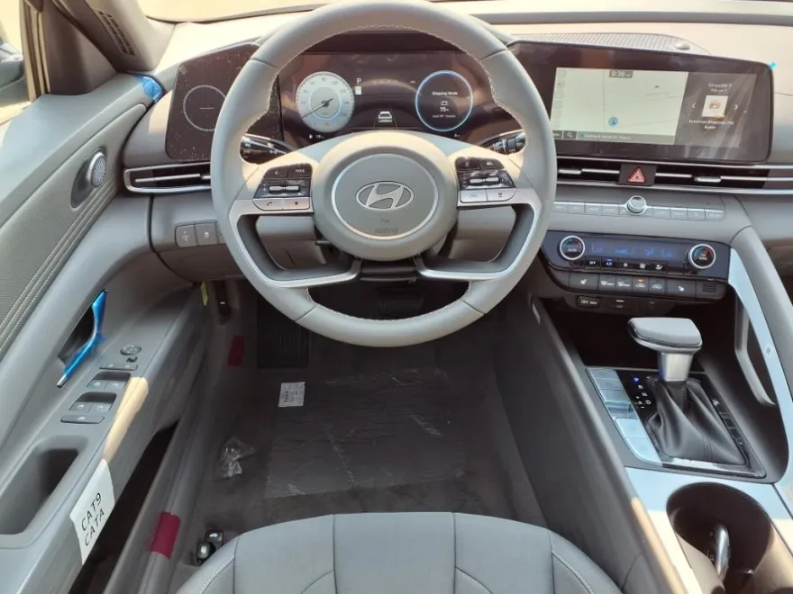 2025 Hyundai Elantra SEL Convenience photo 1