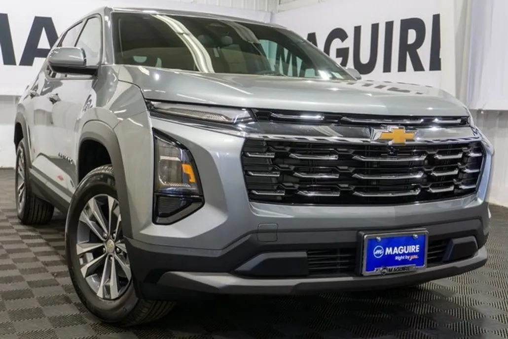 2026 Chevrolet Equinox LT photo 1